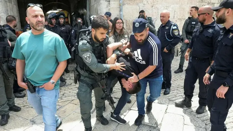الشرطة الإسرائيلية تعلن إصابة أحد أفرادها في عملية طعن نفذها "سائح تركي" بالقدس
