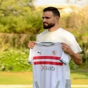 الفيفا يقرر إيقاف اللاعب التونسي حمدي النقاز عن اللعب