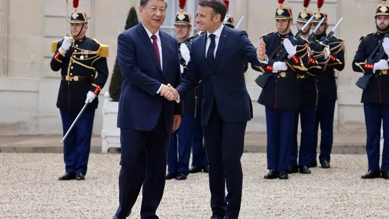 الرئيس الصيني يلتقي ماكرون في قصر الإليزيه