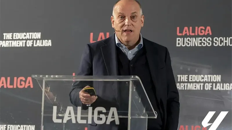 تيباس يُعلق على واقعة "الهدف الشبح" في الكلاسيكو ويؤكد إقامة مباريات الليجا خارج إسبانيا