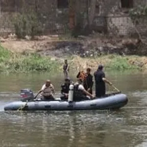 الإنقاذ النهرى يستكمل عمليات البحث عن ضحايا حادث غرق ميكروباص معدية أبو غالب