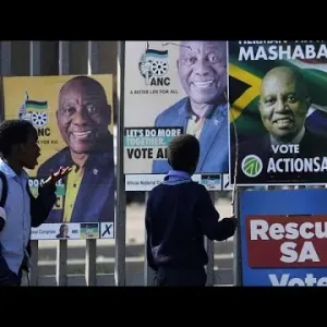 جنوب أفريقيا تستعد لإجراء انتخابات برلمانية قد تزيح الحزب الحاكم عن سدة الحكم