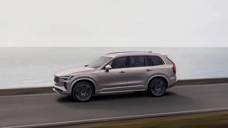 فولفو تطلق XC90 بمظهر جديد وتكنولوجيا أفضل