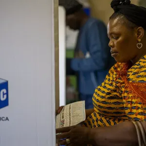 فيديو. جنوب أفريقيا تصوت في انتخابات عامة مصيرية تضع مصير الحزب الحاكم منذ 30 عاما على المحك