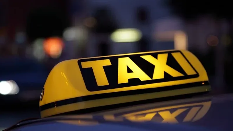 عاجل/ يستهدفان النساء: القبض على نفرين يستغلان سيارة تاكسي للقيام بعمليات ‘براكاج’