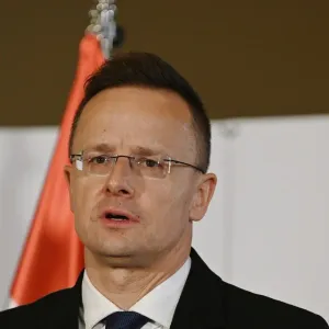 وزير خارجية هنغاريا: اتخذنا خطوات  لإعادة بناء الثقة مع أوكرانيا