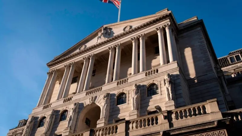 بنك إنجلترا يبقي على أسعار الفائدة دون تغيير للمرة السادسة