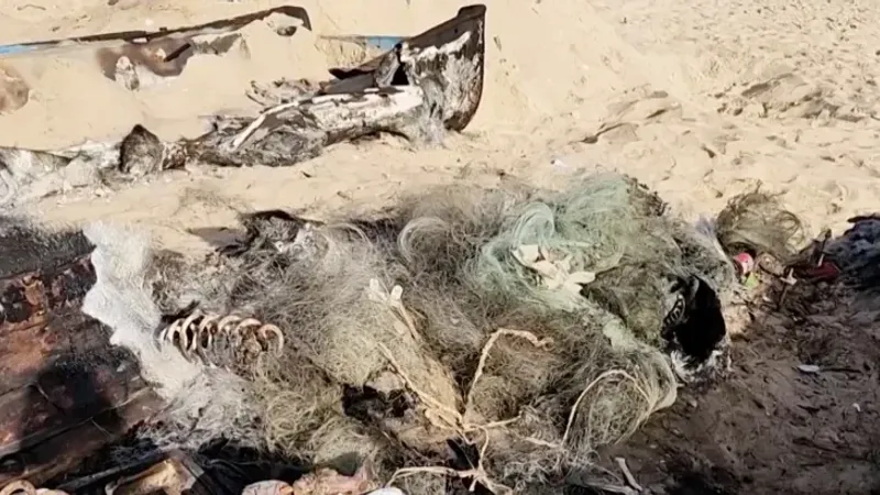 طائرات الاحتلال تقصف مراكب الصيادين في مدينة رفح