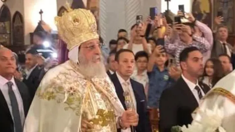 وصول البابا تواضروس الثانى قداس عيد القيامة المجيد.. فيديو