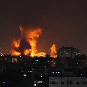 عشرات الشهداء بينهم صحفي وعائلته في قصف إسرائيلي لعدة مواقع بقطاع غزة