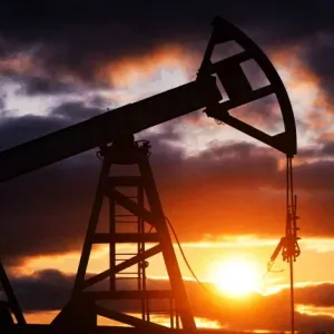 أسعار النفط تهبط لليوم الثاني مع ارتفاع مخزونات النفط الأميركي