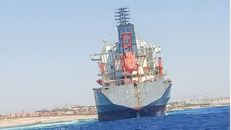 مصر: تعويم سفينة لنقل الغاز بعد جنوحها بخليج العقبة