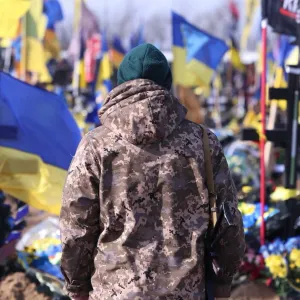القوات الأوكرانية تجابه نقصاً حاداً في الذخيرة، ما يعطي روسيا ميزة كبيرة في ساحات المعارك