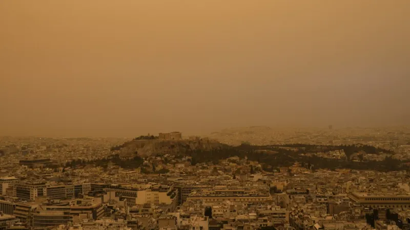 فيديو. 
            
    			سحب الغبار الحمراء التي غطت اليونان تنقشع تدريجيًا