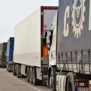 مدريد تجبر الشاحنات المغربية على استعمال "المحروقات المحلية" في إسبانيا
