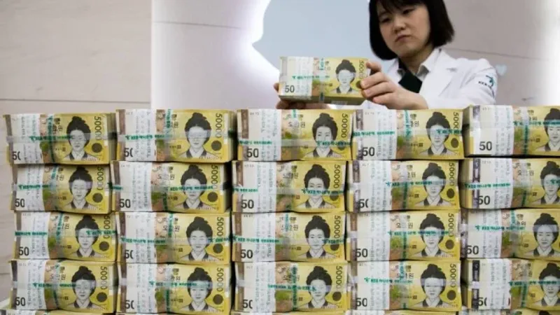 محافظ بنك كوريا المركزي: سعر صرف الوون أمام الدولار قد يستقر إذا لم يتصاعد الصراع في الشرق الأوسط