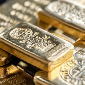 أسعار الذهب تلامس مستوى قياسيا جديدا مع تزايد توترات الشرق الأوسط
