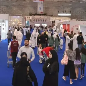 زوار جناح سلطنة عُمان في معرض “الدوحة للكتاب” يشيدون بالمنجز الأدبي العُماني