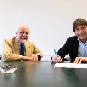 "بداية حقبة جديدة".. أنطونيو كونتي مديرا فنيا لـ نابولي حتى 2027