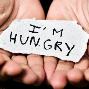 دليلك للتفرقة بين الجوع والرغبة المستمرة في الأكل