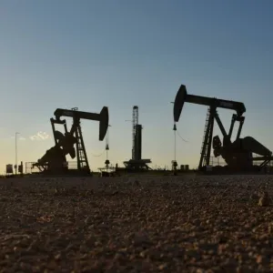 النفط يرتفع بدفعة من توقعات بشأن ملء الاحتياطي الاستراتيجي الأمريكي
