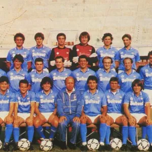 فريق نابولي الفائز بالدوري الإيطالي عام 1986.. تقدر تقول اسم 3 لاعبين في الفريق؟