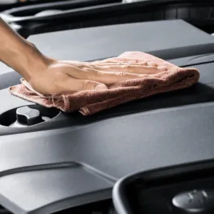 إعرف أكثر كيف تنظف محرك سيارتك بنفسك