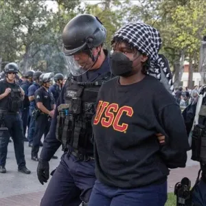 العفو الدولية تدين "التعامل العرقي والقمعي" مع احتجاجات داعمة لفلسطين في جامعات أمريكية