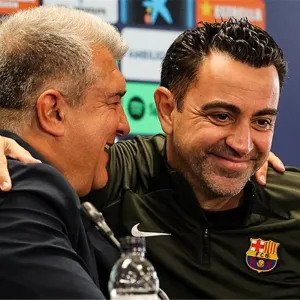 تشافي يوضح سبب تراجعه عن الرحيل من برشلونة.. ويتحدث عن عقدة دوري أبطال أوروبا