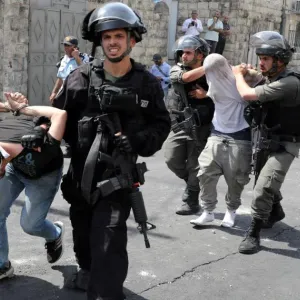 قوات الاحتلال تعتقل (30) فلسطينيا من الضفة وارتفاع حصيلة المعتقلين إلى (8340) معتقلا