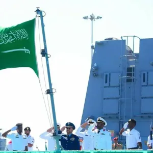 رئيس الأركان العامة يُدشِّن "سفينة جلالة الملك عنيزة" خامس سفن مشروع السروات