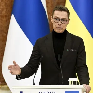 رئيس فنلندا: لا نرى ضرورة لإرسال قوات إلى أوكرانيا