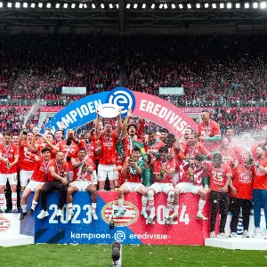 ايندهوفن يحرز لقب الدوري الهولندي للمرة 25 في تاريخه
