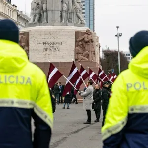 "أنا نازي وافتخر!".. معمر يشارك في مسيرة للنازيين الجدد في لاتفيا (فيديو)