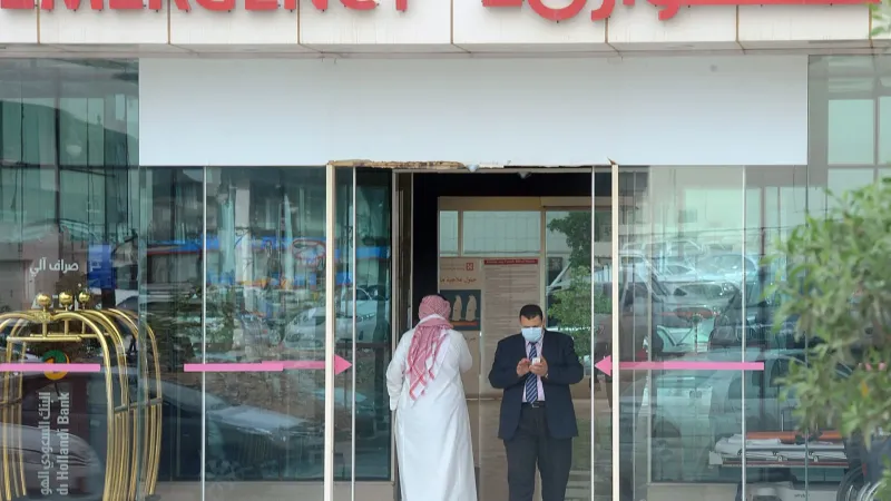 الملك سلمان وولي العهد يتابعان وقوع حالات تسمم في أحد مطاعم الرياض.. وهيئة مكافحة الفساد: "ظهر وجود محاولات إخفاء أدلة"