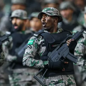 العرض العسكري لقوات أمن الحج في السعودية يثير تفاعلا.. ولقطة لوزير الداخلية تلفت الأنظار