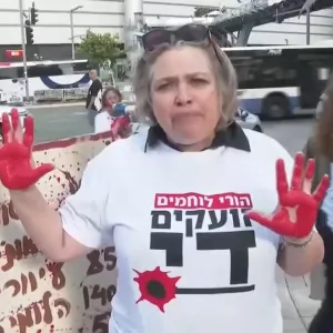 شاهد: " حكومتنا غير مهتمة".. احتجاجات غاضبة لأمهات جنود إسرائيليين لوقف الحرب وإبرام صفقة تبادل