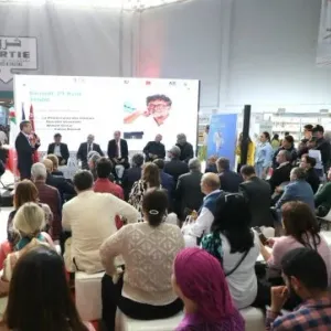 نشطاء يطردون سفير إيطاليا من معرض تونس للكتاب