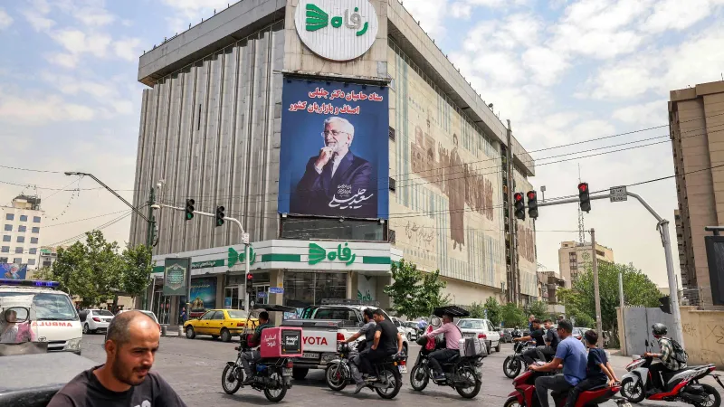 الإيرانيون يقترعون الجمعة في جولة إعادة للانتخابات الرئاسية