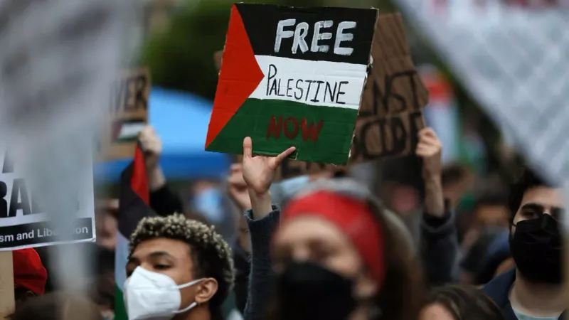 الجامعات الأمريكية تشتعل: انتفاضة طلابية ضد الإجرام الإسرائيلي تواجَه بالقمع.. ما القصة؟