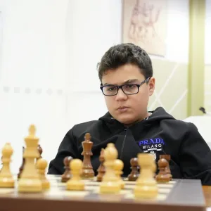 صدارة خماسية في «دولية دبي للشطرنج»