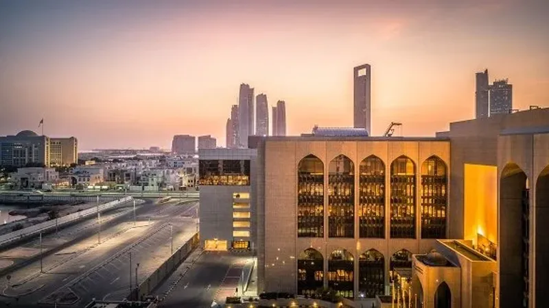 مصرف الإمارات يدعو إلى توخي الحذر من عمليات الاحتيال
