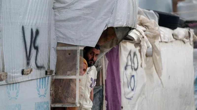 "لا حيلة ولا قوة لنا": اللاجئون السوريون في الأردن ولبنان و"العودة الآمنة"