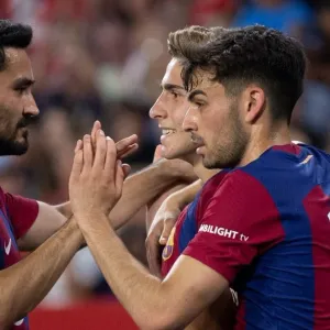 برشلونة يكشف عن مدربه الجديد (فيديو)