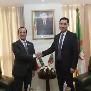 وزير الإتصال يستقبل سفير دولة الكويت لدى الجزائر