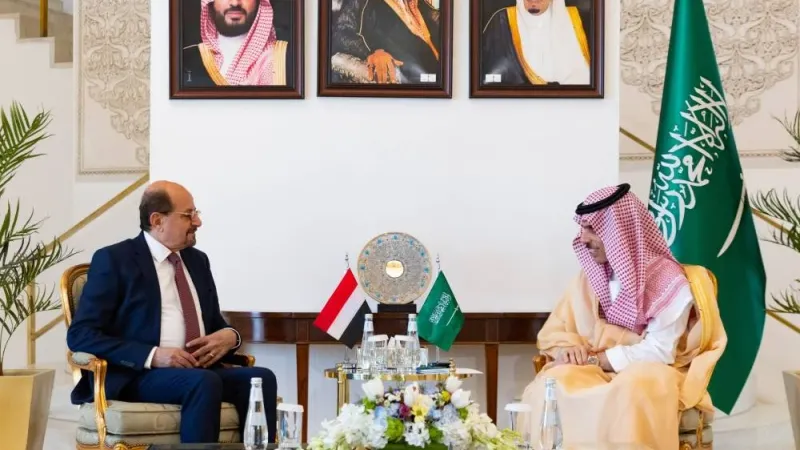 فيصل بن فرحان يهنئ وزير خارجية اليمن بمناسبة توليه مهمات عمله