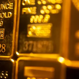 تراجع أسعار الذهب في المعاملات الفورية بنسبة 0.1%