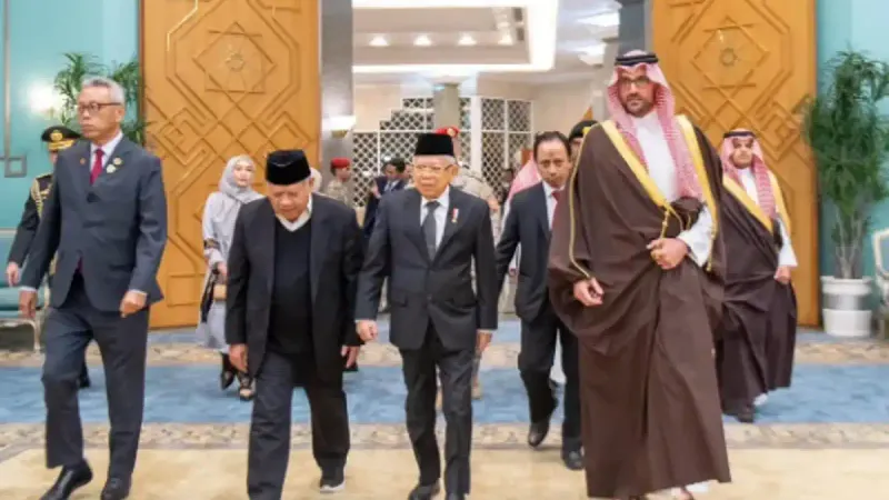 نائب الرئيس الإندونيسي يصل إلى المدينة المنورة