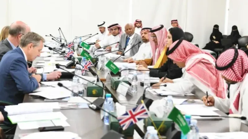 الطاولة المستديرة الثانية بين المملكة وبريطانيا تبحث دور الدبلوماسية الإنسانية في تقديم المساعدات
