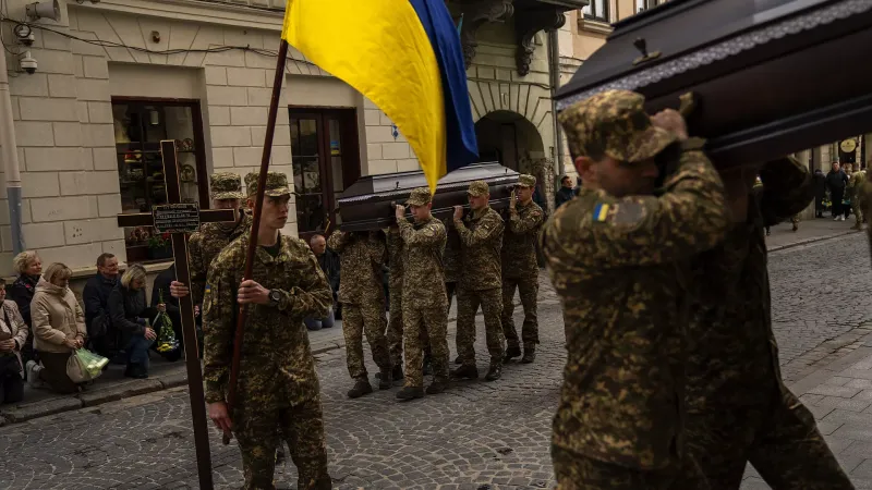 الرئيس الأوكراني يوقع على قانون التعبئة العسكرية المثير للجدل